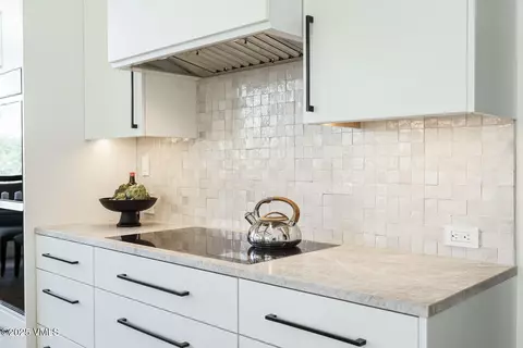 Kitchen - 880 Forest Trl, Edwards, CO 81632 photo 5 of 19