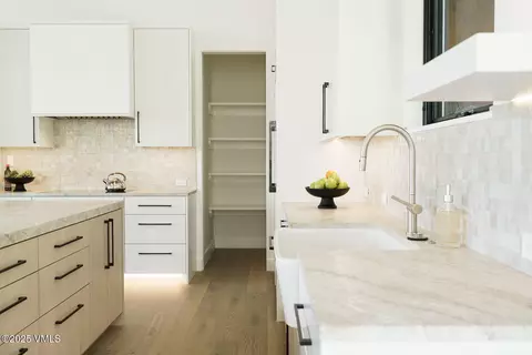 Kitchen - 880 Forest Trl, Edwards, CO 81632 photo 4 of 19