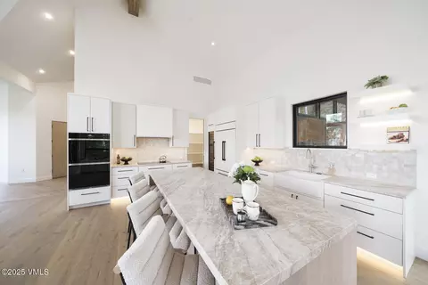 Kitchen - 880 Forest Trl, Edwards, CO 81632 photo 11 of 19