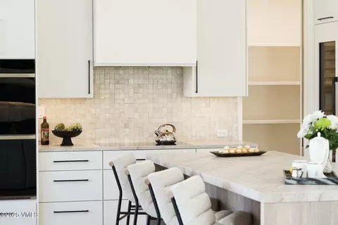 Kitchen - 880 Forest Trl, Edwards, CO 81632 photo 17 of 19