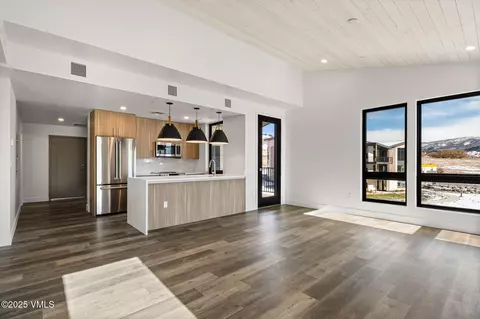Living - 91 Mount Hope Cir #G302, Eagle, CO 81631 photo 2 of 3