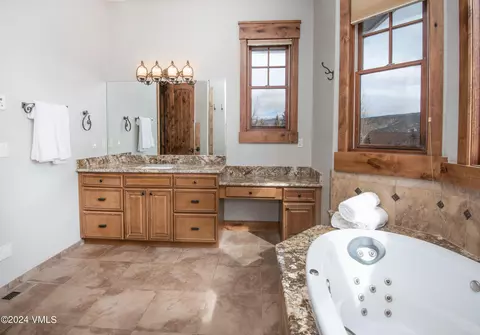 Bath - 118 Harrier Cir, Eagle, CO 81631 photo 4 of 9