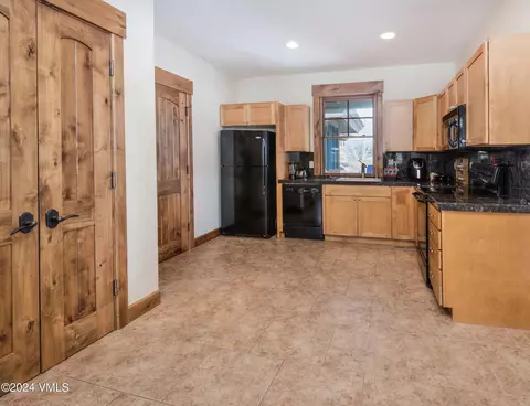 Kitchen - 118 Harrier Cir, Eagle, CO 81631 photo 5 of 6