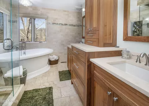 Bath - 441 Mesa Dr, Eagle, CO 81631 photo 4 of 6