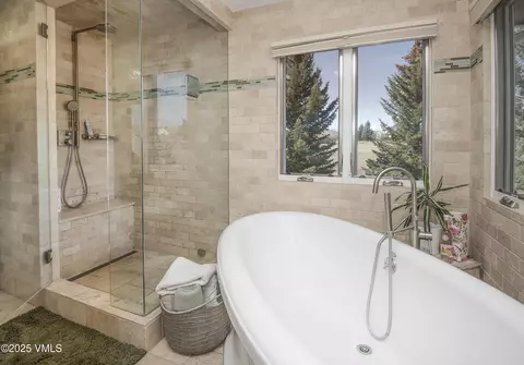 Bath - 441 Mesa Dr, Eagle, CO 81631 photo 5 of 6