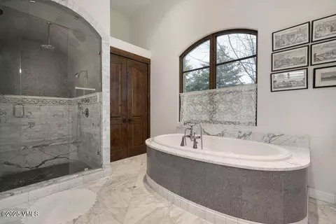 Bath - 8 Rue Riviere Rd, Edwards, CO 81632 photo 2 of 5