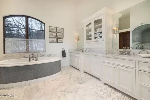 Bath - 8 Rue Riviere Rd, Edwards, CO 81632 photo 1 of 5