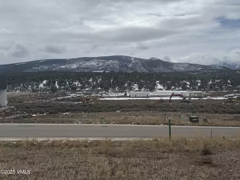 205 Tomahawk Dr, Gypsum, CO 81637