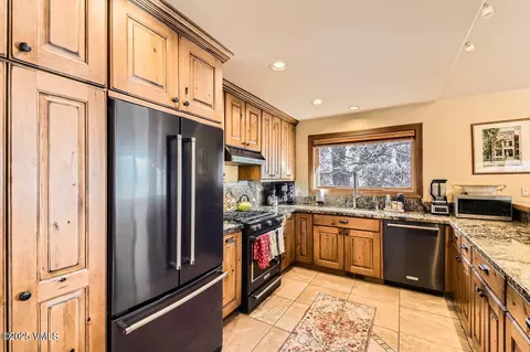 Kitchen - 280 Singletree Rd, Edwards, CO 81632 photo 2 of 4