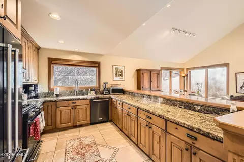 Kitchen - 280 Singletree Rd, Edwards, CO 81632 photo 3 of 4