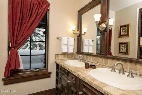 Bath - 3712 Daybreak Rdg, Avon, CO 81620 photo 3 of 7