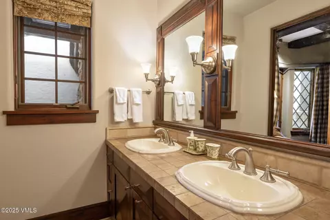 Bath - 3712 Daybreak Rdg, Avon, CO 81620 photo 5 of 7