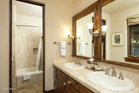 Bath - 3712 Daybreak Rdg, Avon, CO 81620 photo 6 of 7