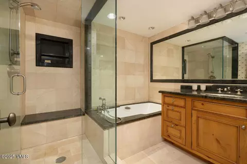 Bath - 452 E Lionshead Cir #4E, Vail, CO 81657 photo 1 of 3