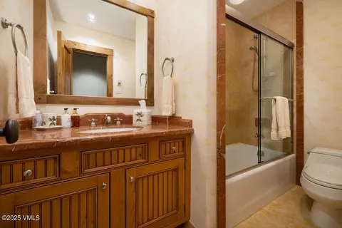 Bath - 452 E Lionshead Cir #4E, Vail, CO 81657 photo 2 of 3