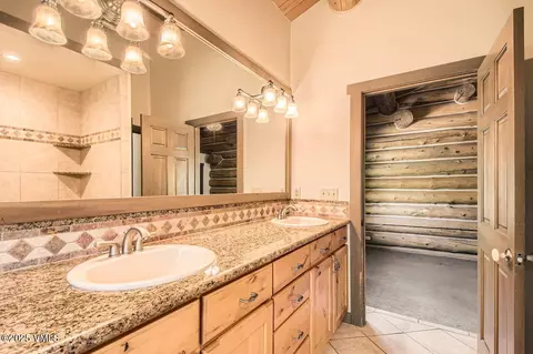 Bath - 121 Hackamore Rd #A, Edwards, CO 81632 photo 2 of 4