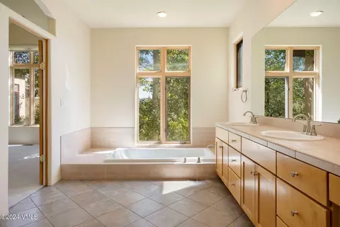 Bath - 4765 Wildridge Rd, Avon, CO 81620 photo 1 of 7