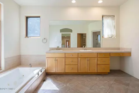 Bath - 4765 Wildridge Rd, Avon, CO 81620 photo 2 of 7