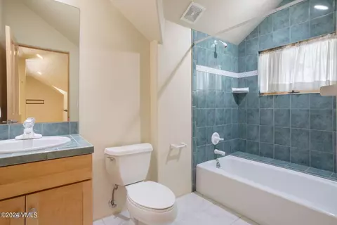 Bath - 4765 Wildridge Rd, Avon, CO 81620 photo 3 of 7