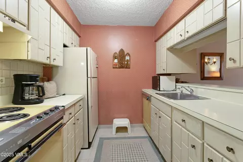 Kitchen - 103 Willow Pl #203, Vail, CO 81657 photo 1 of 1
