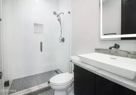 Bath - 2332 Fox Ln, Avon, CO 81620 photo 2 of 5