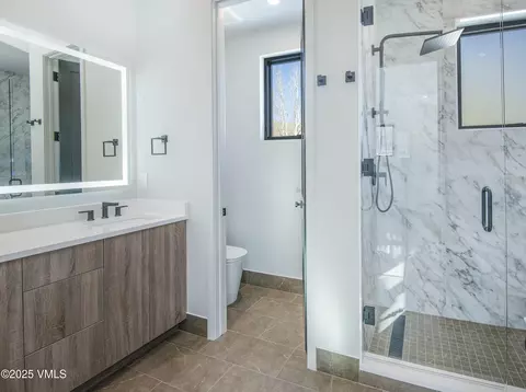 Bath - 2332 Fox Ln, Avon, CO 81620 photo 3 of 5