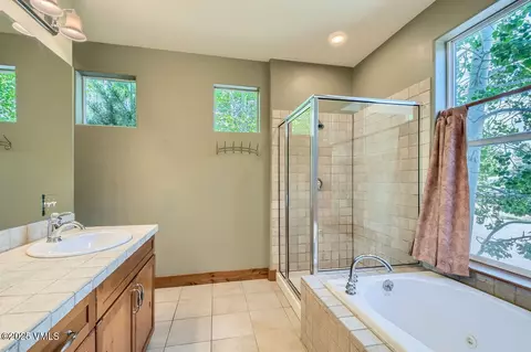Bath - 41 Wren Ct, Eagle, CO 81631 photo 2 of 4