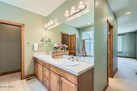 Bath - 41 Wren Ct, Eagle, CO 81631 photo 1 of 4