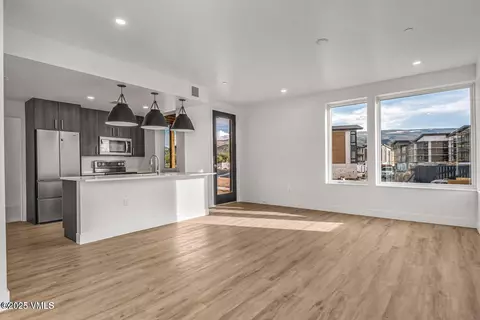 Living - 91 Mount Hope Cir #E101, Eagle, CO 81631 photo 1 of 2