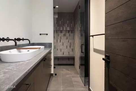 Bath - 366 Forest Rd, Vail, CO 81657 photo 14 of 17