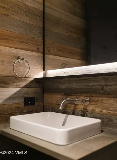 Bath - 366 Forest Rd, Vail, CO 81657 photo 7 of 17