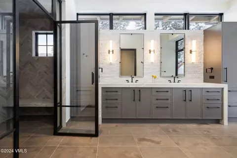 Bath - 366 Forest Rd, Vail, CO 81657 photo 2 of 17