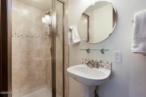 Bath - 4504 Meadow Dr #201, Vail, CO 81657 photo 2 of 2