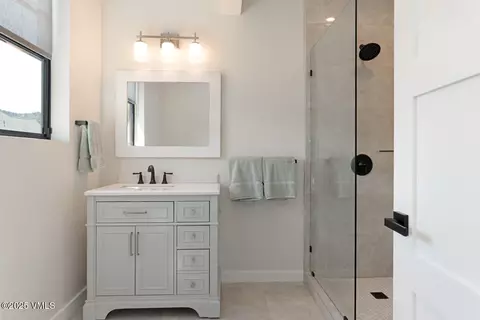 Bath - 207 Aidan Rd, Eagle, CO 81631 photo 5 of 8