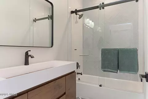 Bath - 207 Aidan Rd, Eagle, CO 81631 photo 6 of 8