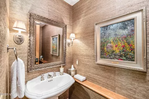 Bath - 825 Forest Rd #2, Vail, CO 81657 photo 1 of 5