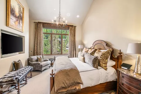 Bedroom - 825 Forest Rd #2, Vail, CO 81657 photo 1 of 5