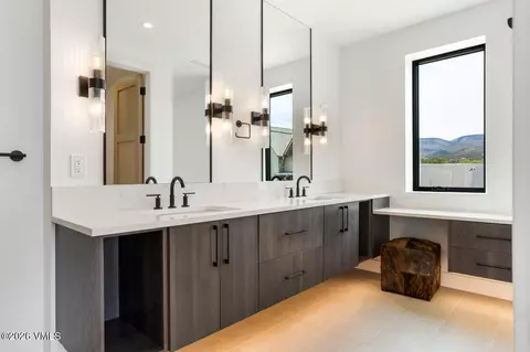 Bath - 531 Mount Hope Cir, Eagle, CO 81631 photo 1 of 6