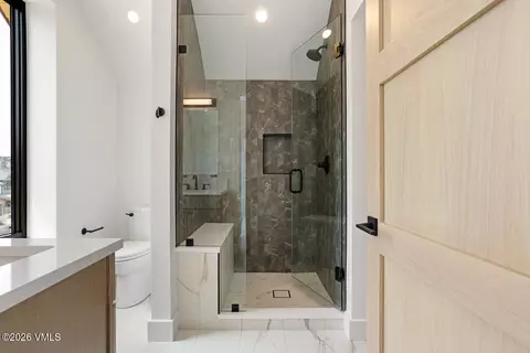 Bath - 531 Mount Hope Cir, Eagle, CO 81631 photo 2 of 6
