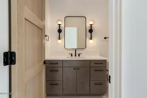 Bath - 361 Haymeadow Dr, Eagle, CO 81631 photo 4 of 7
