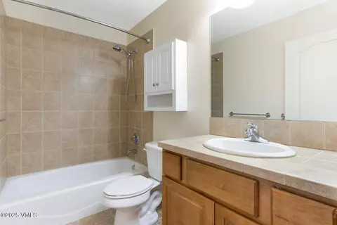 Bath - 60 Mill Rd #J-1, Eagle, CO 81631 photo 2 of 3