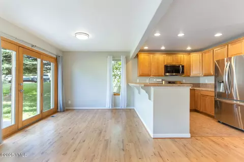 Living - 60 Mill Rd #J-1, Eagle, CO 81631 photo 3 of 4