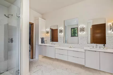 Bath - 2764 S Frontage Rd, Vail, CO 81657 photo 5 of 9