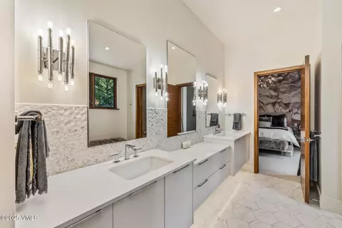 Bath - 2764 S Frontage Rd, Vail, CO 81657 photo 4 of 9