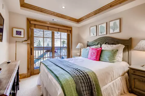 Bedroom - 434 S Frontage Rd E #403, Vail, CO 81657 photo 5 of 9