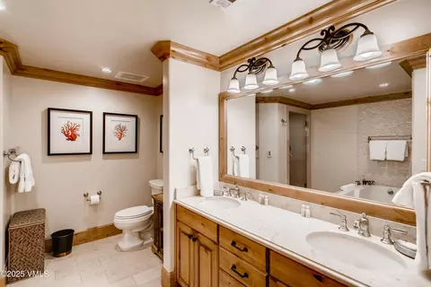 Bath - 434 S Frontage Rd E #403, Vail, CO 81657 photo 2 of 5