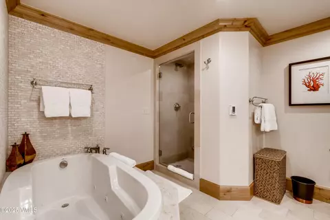 Bath - 434 S Frontage Rd E #403, Vail, CO 81657 photo 1 of 5