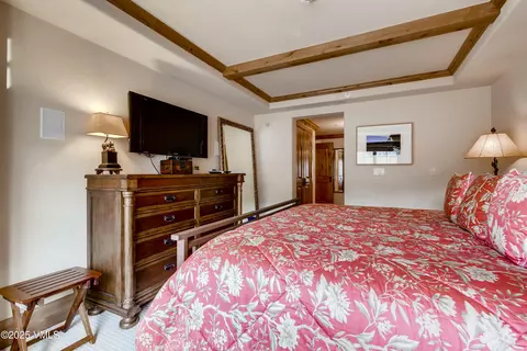 Bedroom - 434 S Frontage Rd E #403, Vail, CO 81657 photo 4 of 9