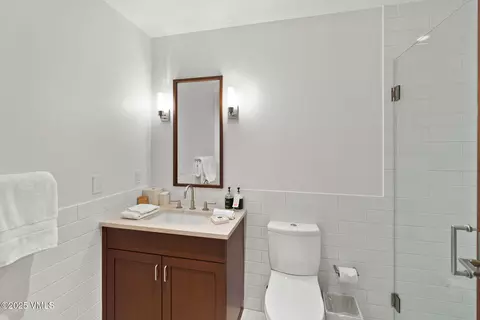 Bath - 141 E Mdw #4G WEST, Vail, CO 81657 photo 2 of 2