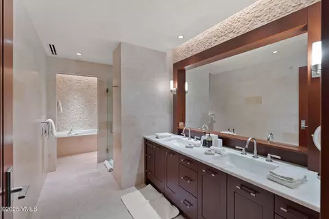 Bath - 141 E Mdw #4G WEST, Vail, CO 81657 photo 1 of 2